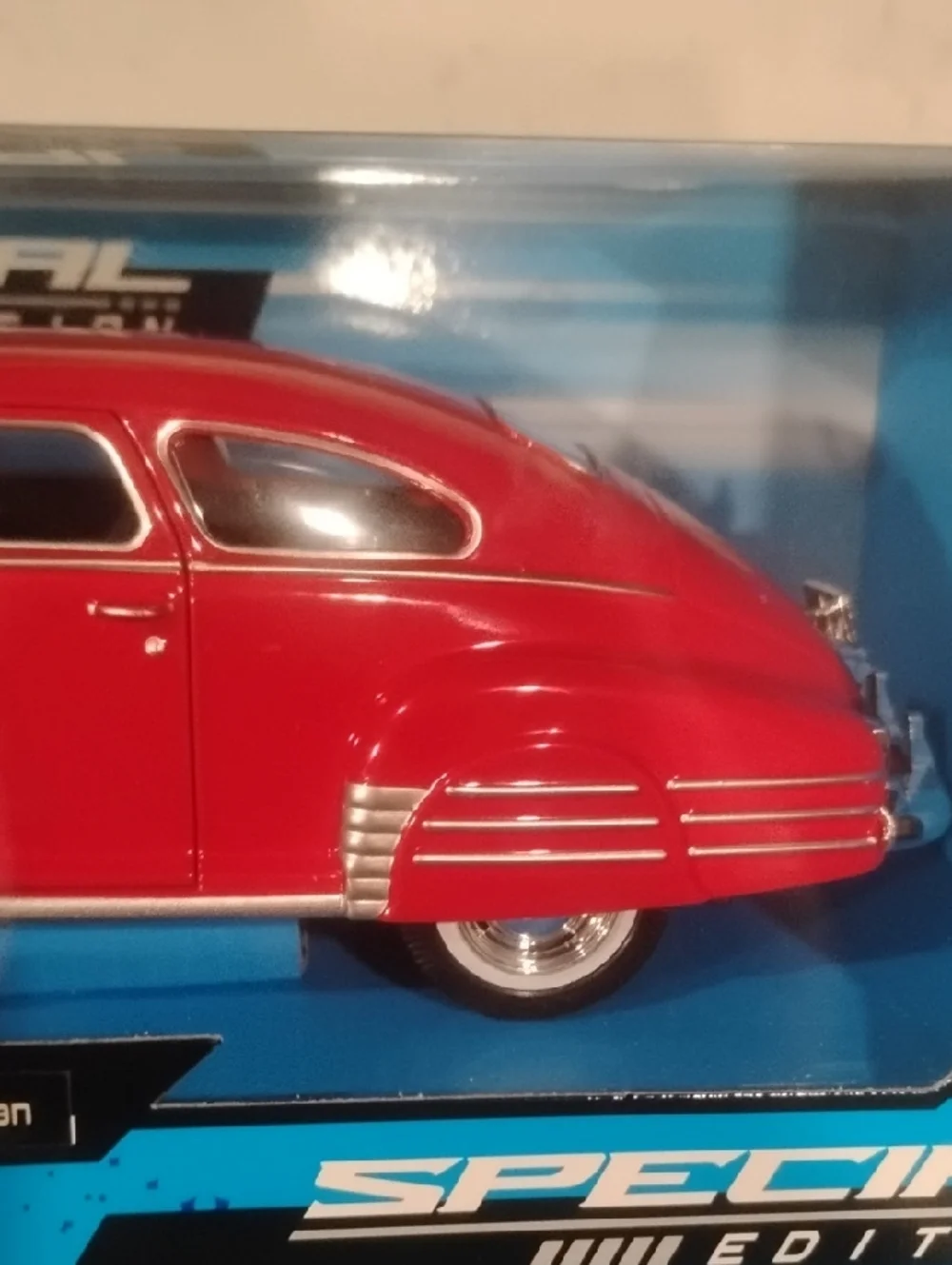 Maisto Special Edition 1948 Chevrolet Fleetline Toy Car - Red